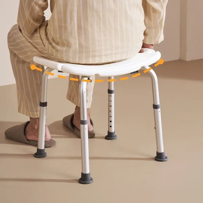 Stool surface conforms to body curves Stool surface conforms to body curves